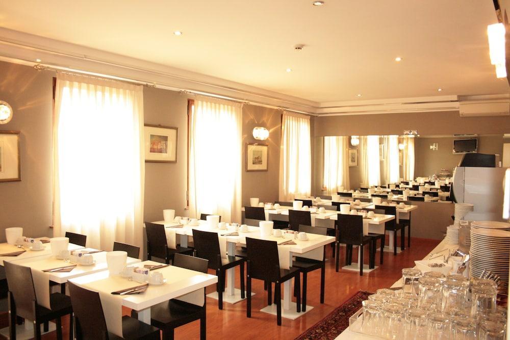 Small Hotel Royal Hotel Rc12 Padova Exterior photo
