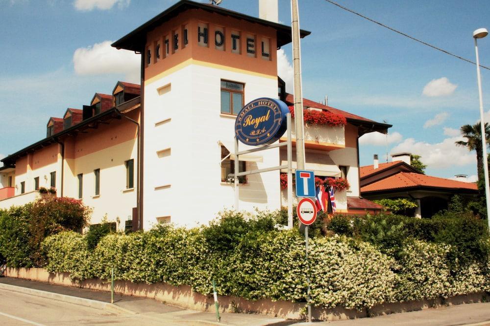 Small Hotel Royal Hotel Rc12 Padova Exterior photo