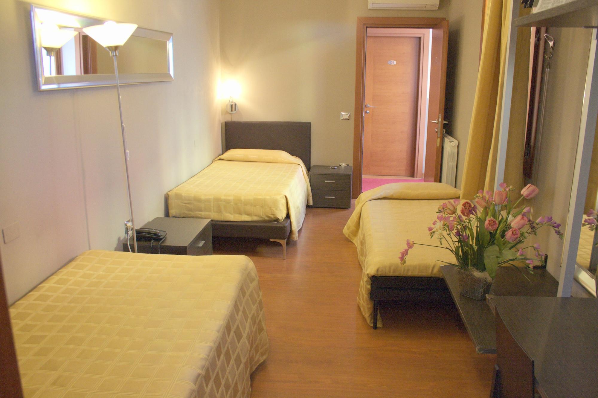 Small Hotel Royal Hotel Rc12 Padova Exterior photo