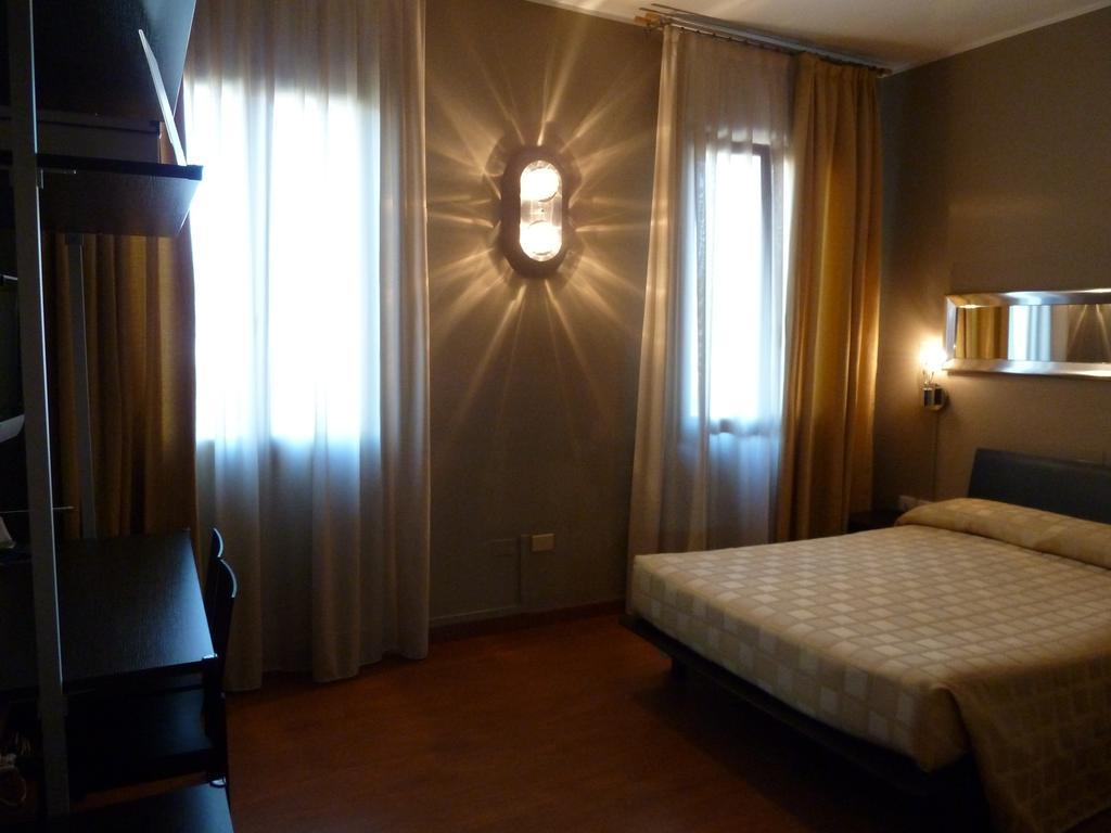 Small Hotel Royal Hotel Rc12 Padova Exterior photo