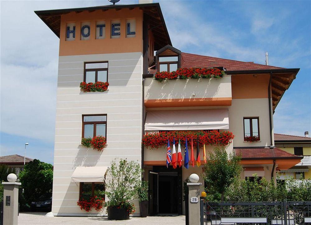 Small Hotel Royal Hotel Rc12 Padova Exterior photo